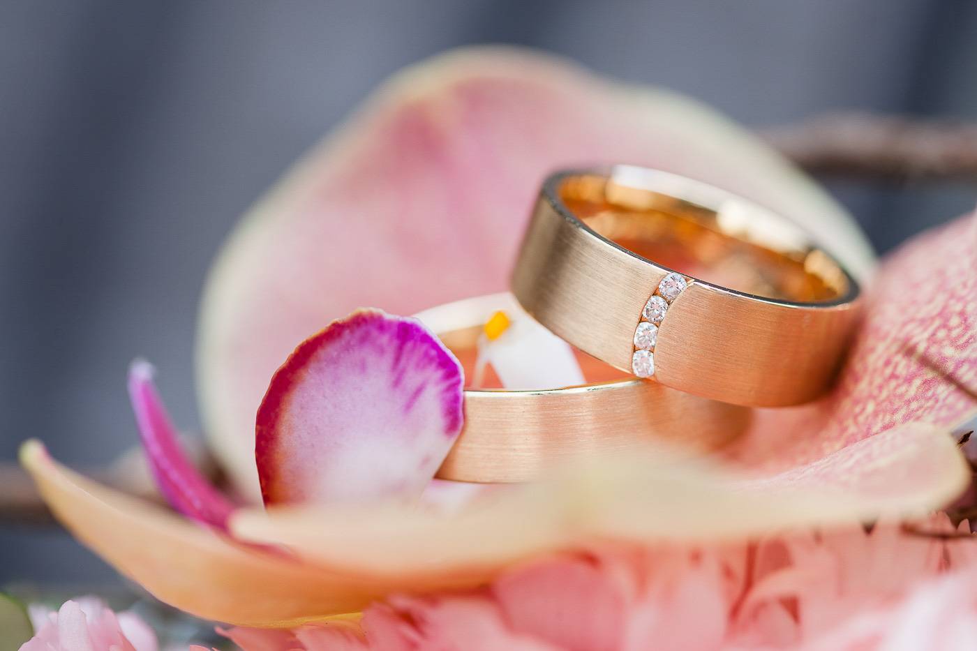 aschenputtel-hochzeitsfotograf-ringe-blumenschmuck-rattenberg-tirol