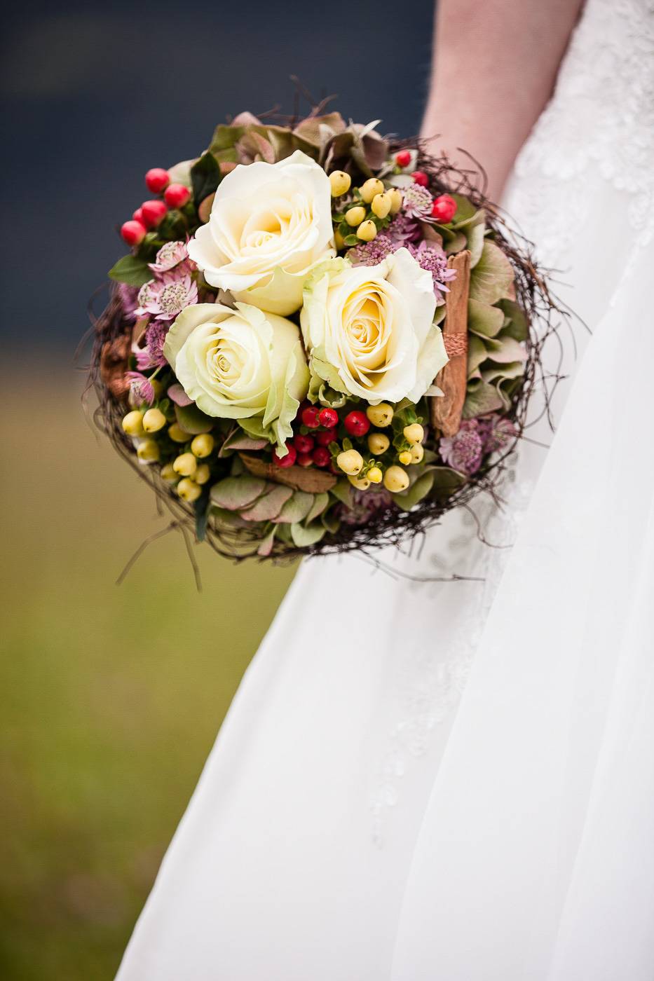 aschenputtel-hochzeitsfotograf-brautstrauss-herbst-stubaital-tirol