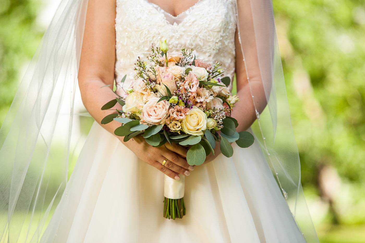 aschenputtel-hochzeitsfotograf-brautstrauss-schwaz-tirol