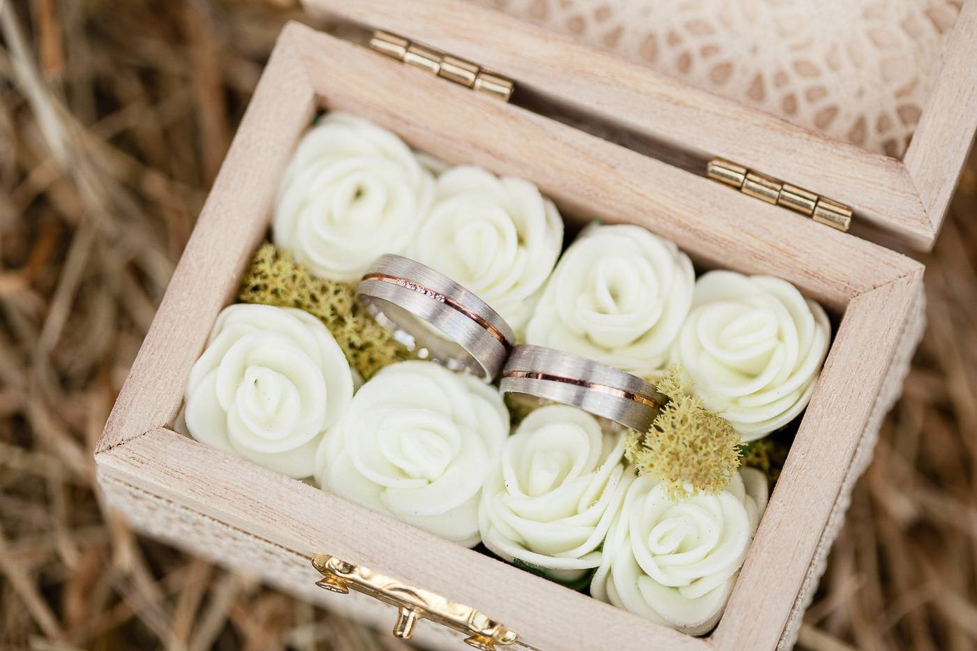 aschenputtel-hochzeitsfotograf-ringschachtel-hochzeit-st.johann-in-tirol