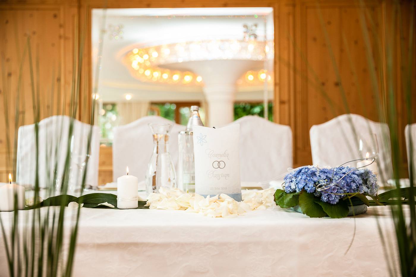 aschenputtel-hochzeitsfotograf-tischdeko-maria-theresia-hall-in-tirol