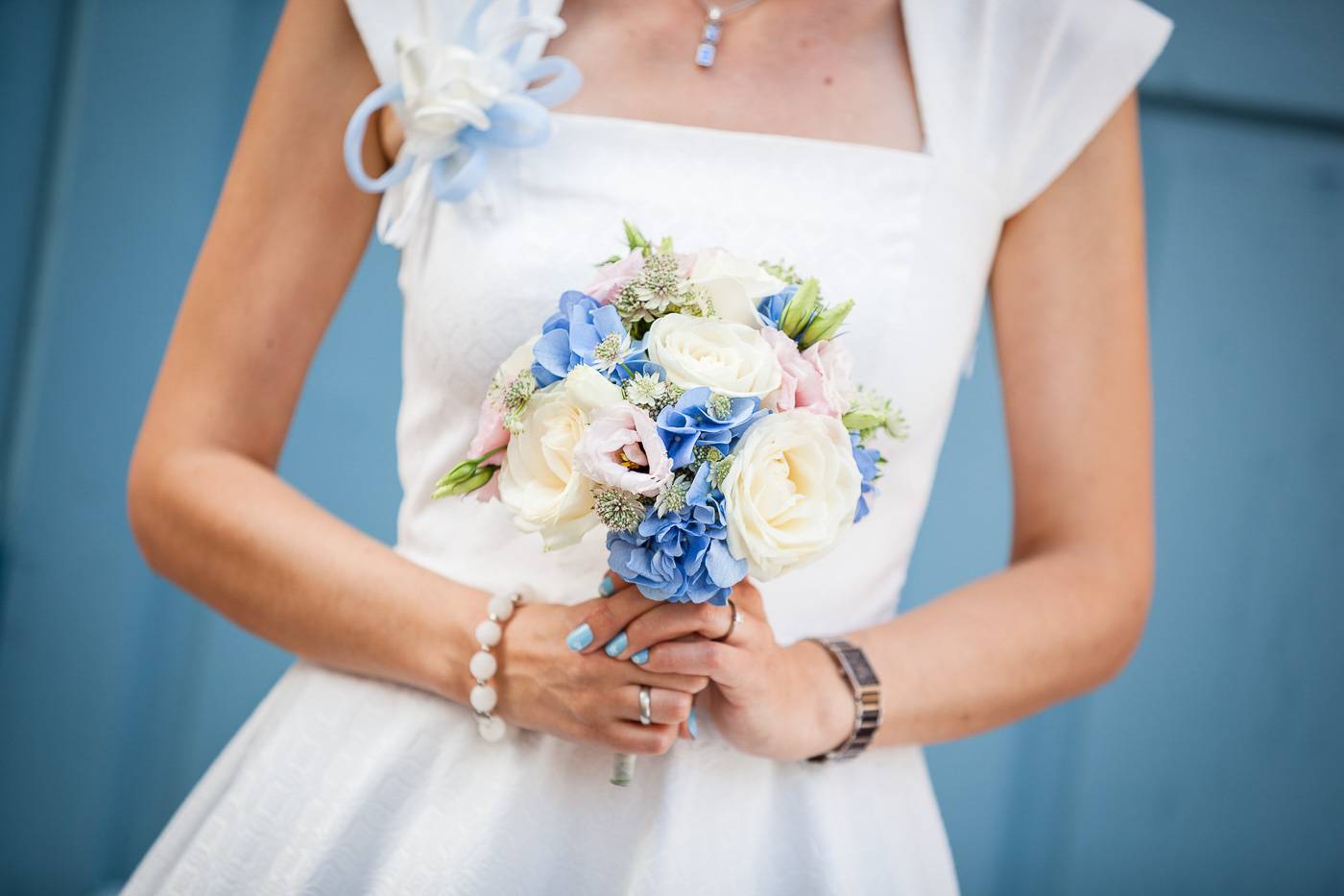 aschenputtel-hochzeitsfotograf-suedtirol-brautstrauss